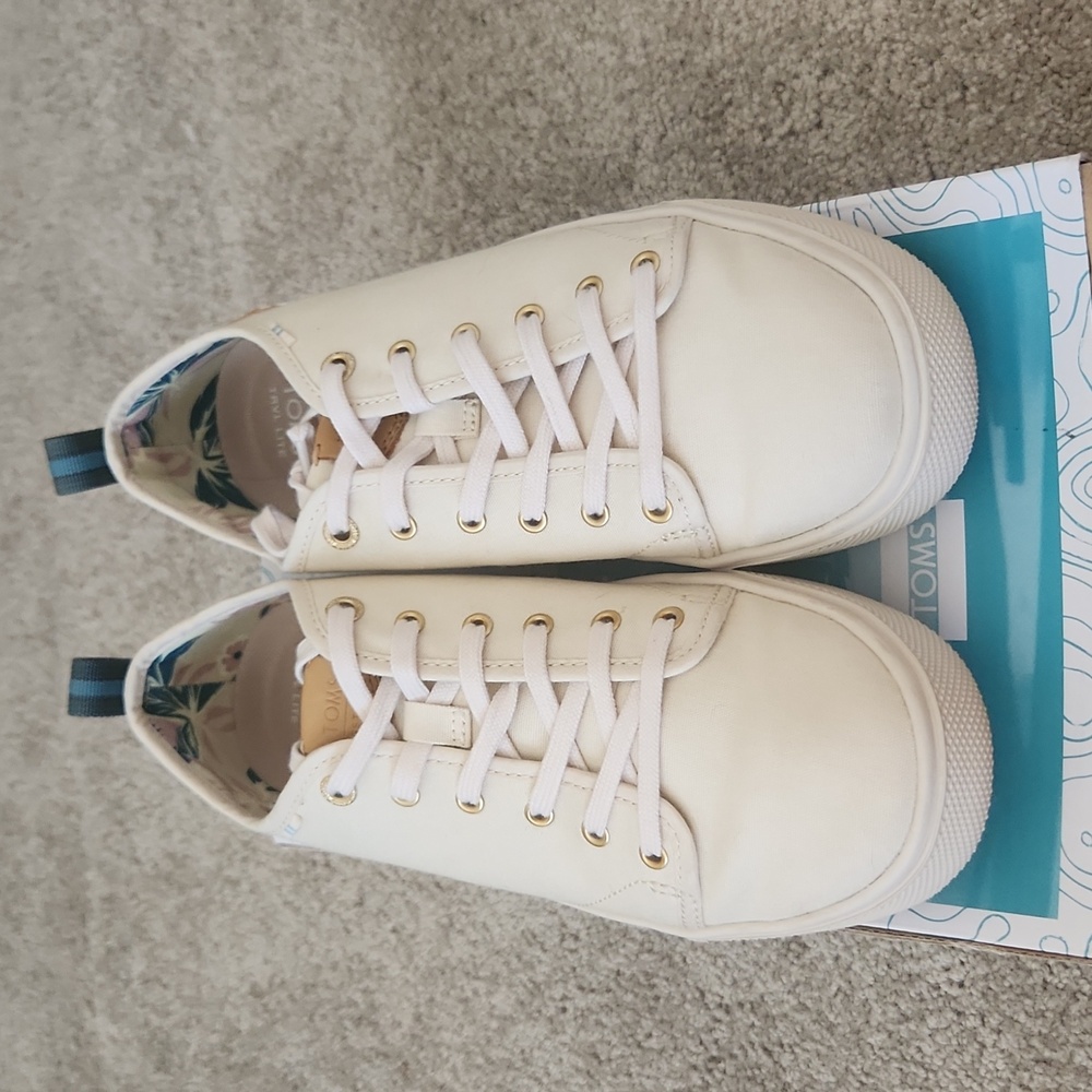 TomsTravel Lite Low Canvas Lace Up Sneaker